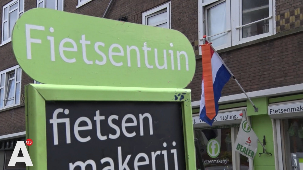 Het iconische groene bord van De Fietstuin op de Weissenbruchstraat